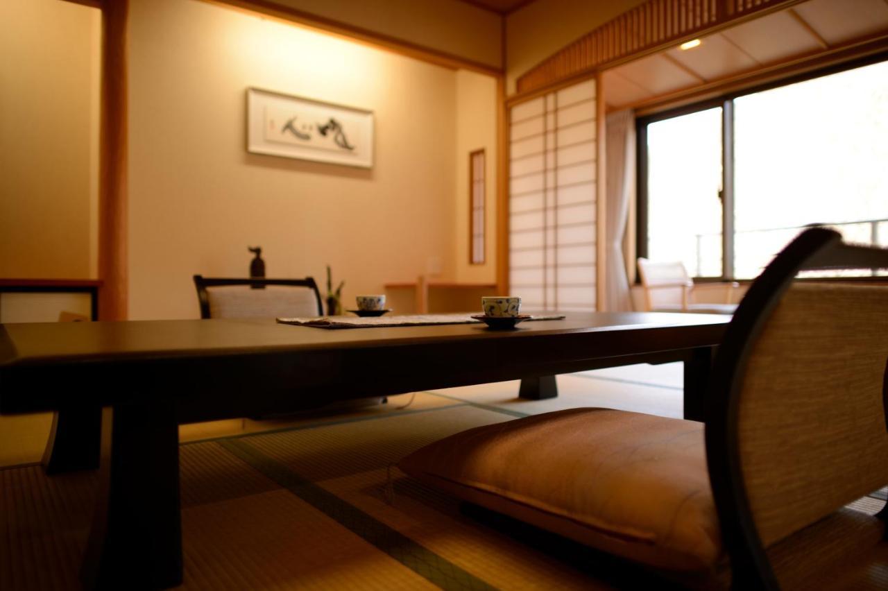 Iizaka Onsen Surikamitei Ohtori Hotel Фукушима Екстериор снимка
